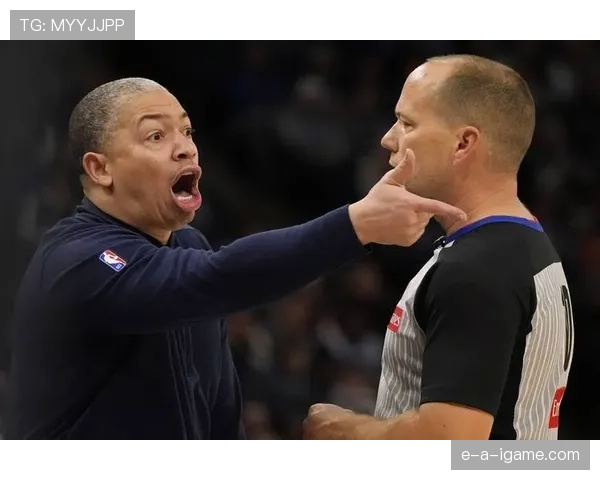 故意踢人犯规的判罚标准为何常引发争议? 故意踢人犯规的判罚标准为何常引发争议?