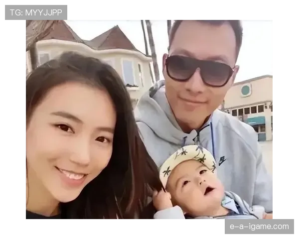 易建联在豪宅厨房偷偷刷剧，连保镖都惊呆了！